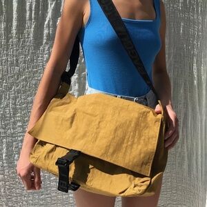 BAGGU Camel Sport Messenger Bag